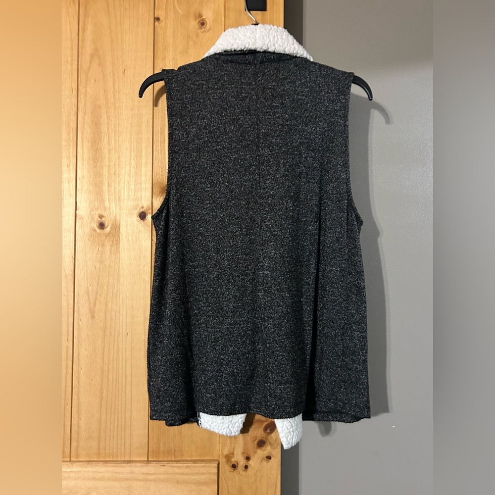 Maurices Size Medium Sleeveless Sweater Vest, Cardigan, Open Front, Sherpa